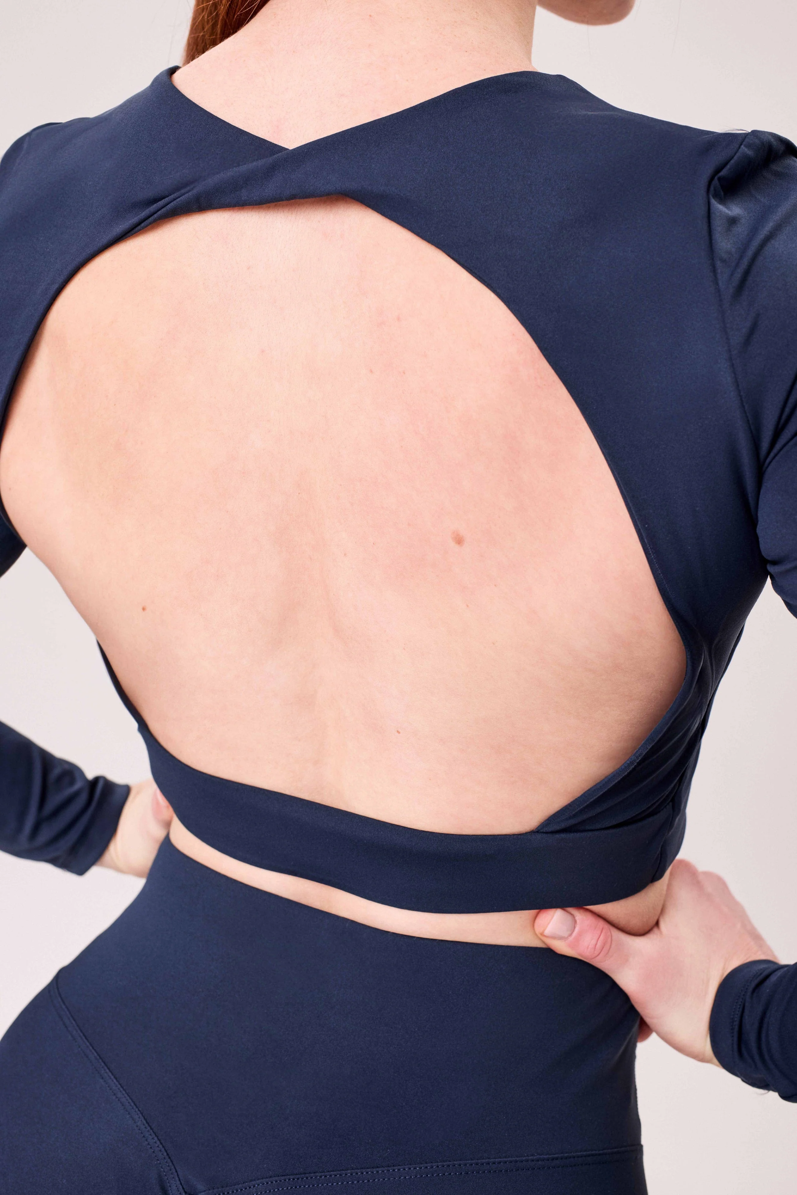 BACKLESS PADDED LONG-SLEEVE Damen Oberteil - Image 3